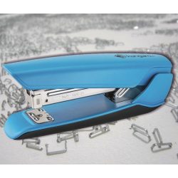 Tűzőgép 335 türkizkék Nowa (30 lapig, 24/6 26/6 kapocs)